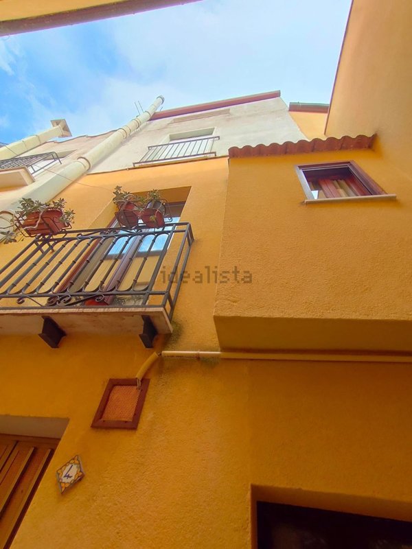 esavano in vendita a Caronia