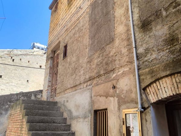 casa indipendente in vendita a Caronia