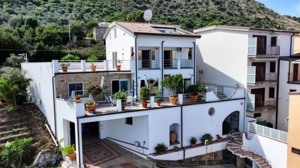 casa indipendente in vendita a Caronia in zona Marina di Caronia