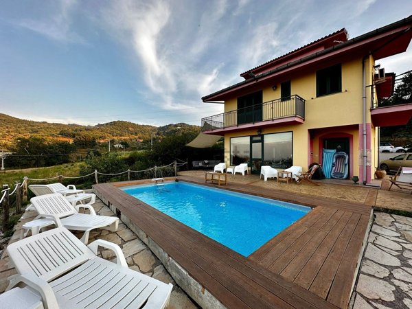 casa indipendente in vendita a Caronia