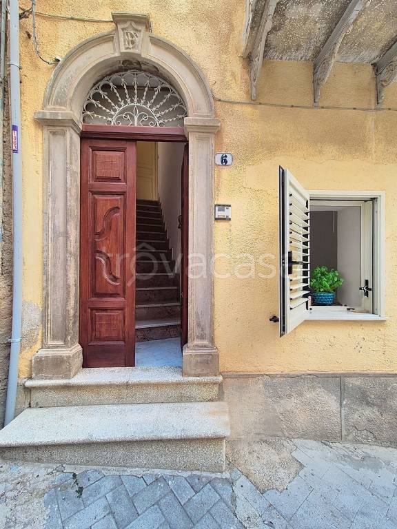 appartamento in vendita a Caronia