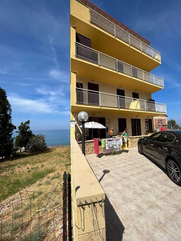 appartamento in vendita a Caronia in zona Marina di Caronia