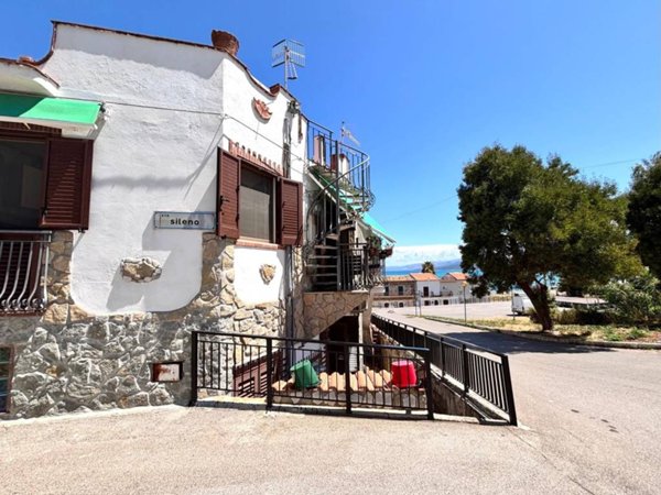 casa indipendente in vendita a Caronia in zona Marina di Caronia