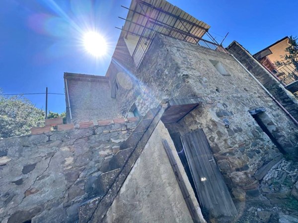 casa indipendente in vendita a Caronia in zona Canneto