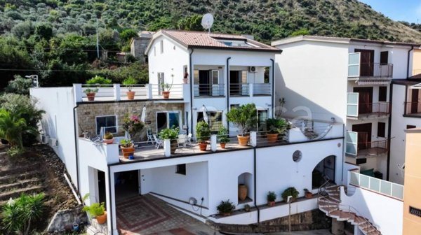 casa indipendente in vendita a Caronia in zona Marina di Caronia