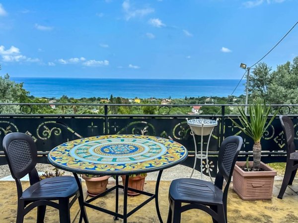 negozio in vendita a Caronia in zona Marina di Caronia