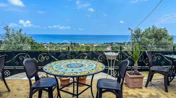 negozio in vendita a Caronia in zona Marina di Caronia