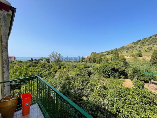 casa indipendente in vendita a Caronia in zona Canneto