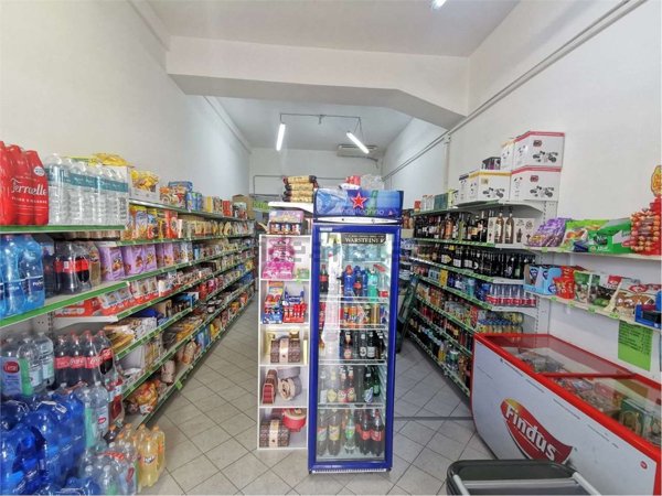 locale commerciale in vendita a Caronia in zona Marina di Caronia