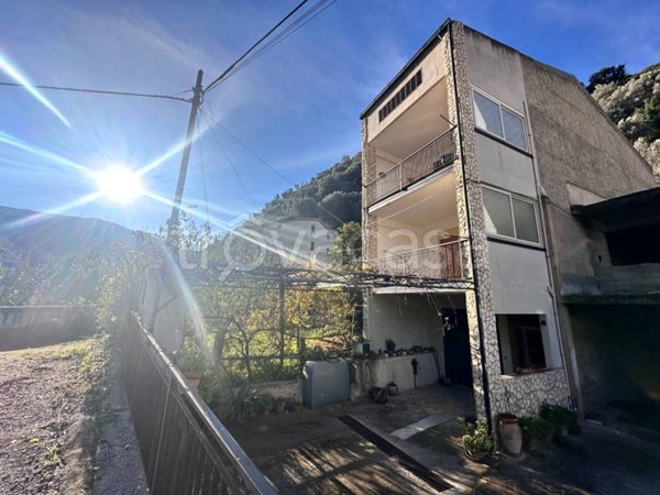casa indipendente in vendita a Caronia in zona Canneto