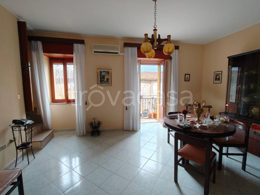 casa indipendente in vendita a Caronia