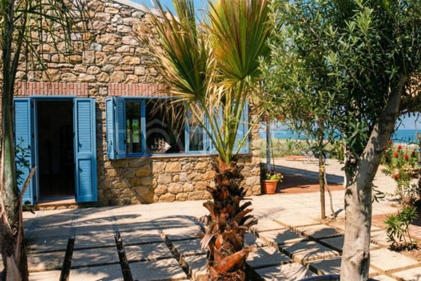 casa indipendente in vendita a Caronia