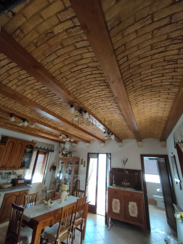 esavano in vendita a Caronia