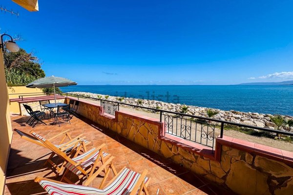 appartamento in vendita a Caronia in zona Marina di Caronia