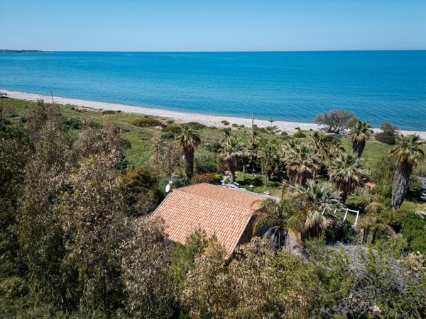 casa indipendente in vendita a Caronia