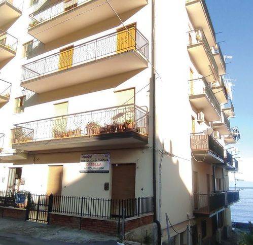 appartamento in vendita a Caronia in zona Marina di Caronia