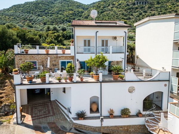 casa indipendente in vendita a Caronia in zona Marina di Caronia