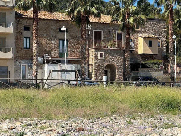 appartamento in vendita a Caronia in zona Marina di Caronia
