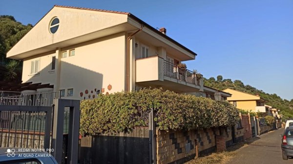casa indipendente in vendita a Casalvecchio Siculo in zona Contura