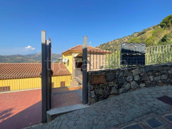 appartamento in vendita a Casalvecchio Siculo in zona Contura