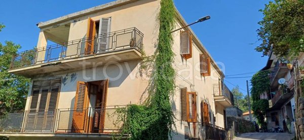 casa indipendente in vendita a Castell'Umberto in zona Sfaranda