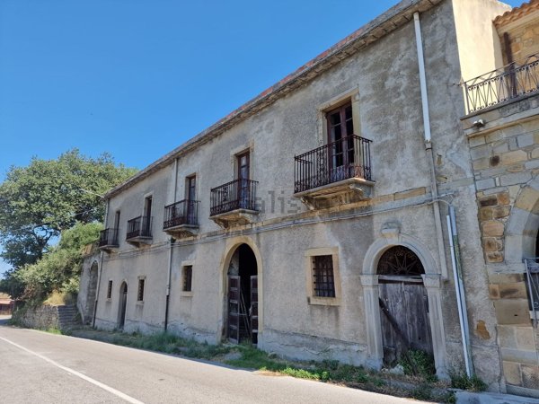 casa indipendente in vendita a Castell'Umberto