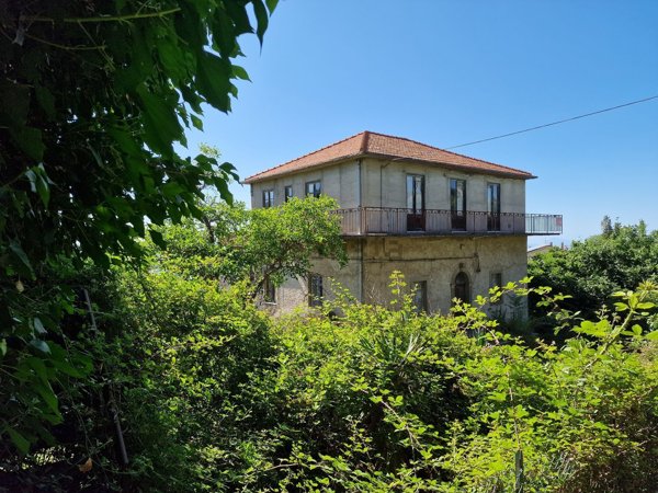 casa indipendente in vendita a Castell'Umberto