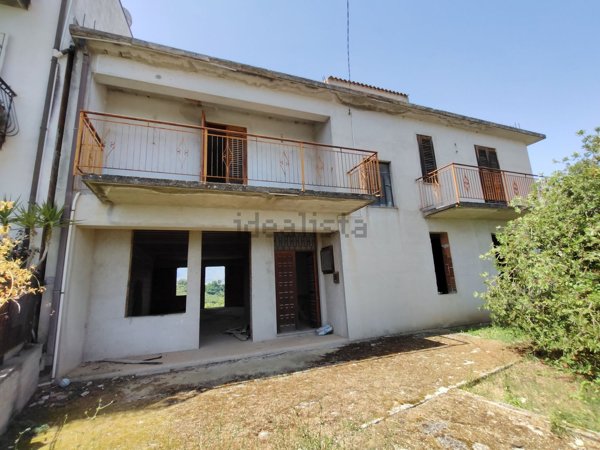 casa indipendente in vendita a Castell'Umberto