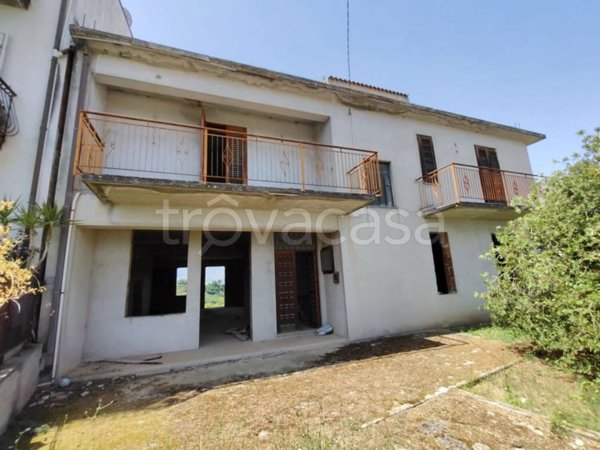 casa indipendente in vendita a Castell'Umberto