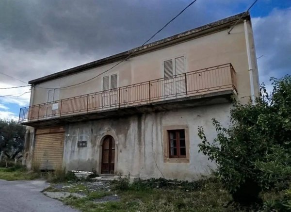 casa indipendente in vendita a Castell'Umberto