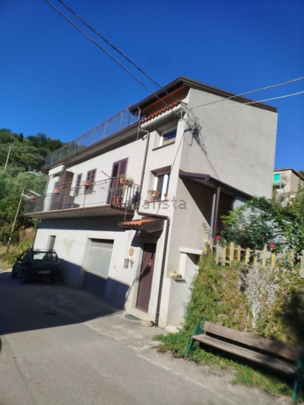 pentavano in vendita a Castell'Umberto