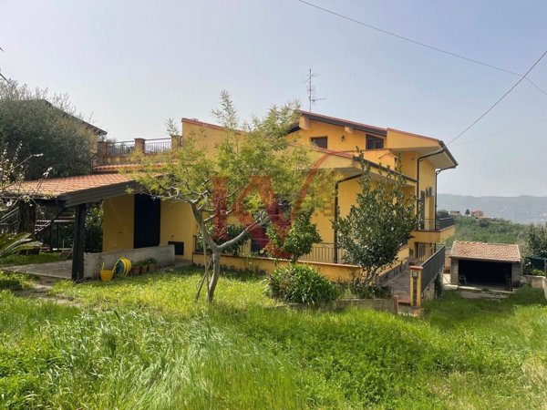 casa indipendente in vendita a Castell'Umberto