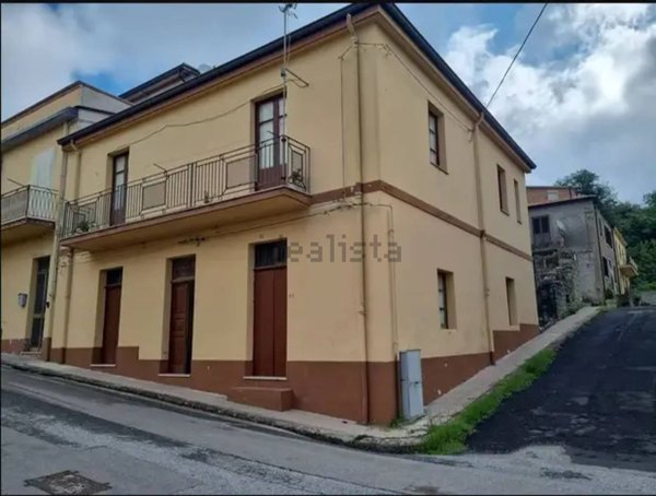 casa indipendente in vendita a Castell'Umberto in zona Cammarà