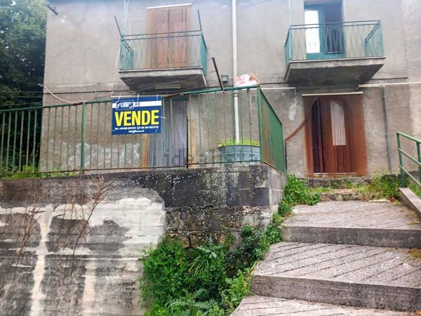 casa indipendente in vendita a Castell'Umberto