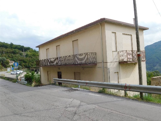 casa indipendente in vendita a Castell'Umberto in zona Morello