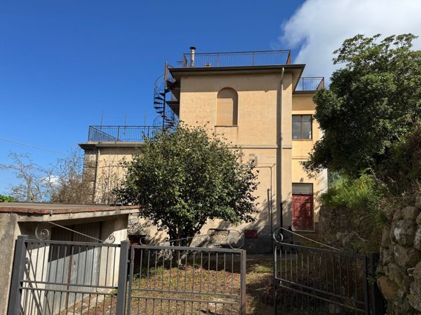 casa indipendente in vendita a Castell'Umberto in zona Cammarà