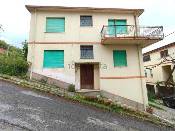 casa indipendente in vendita a Castell'Umberto in zona Cammarà
