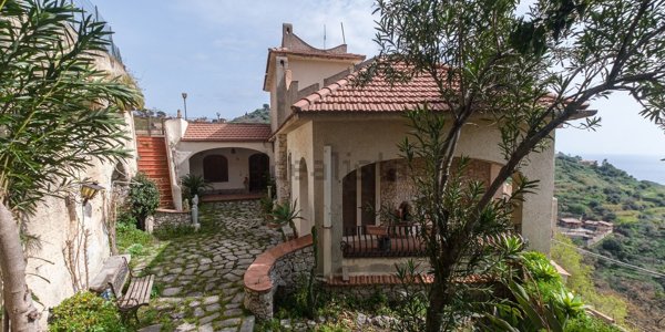 casa indipendente in vendita a Castelmola