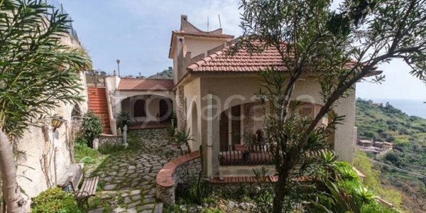 casa indipendente in vendita a Castelmola