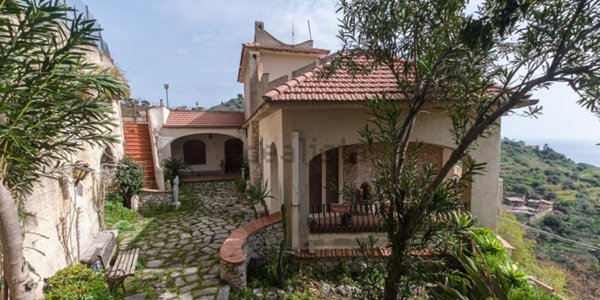 casa indipendente in vendita a Castelmola