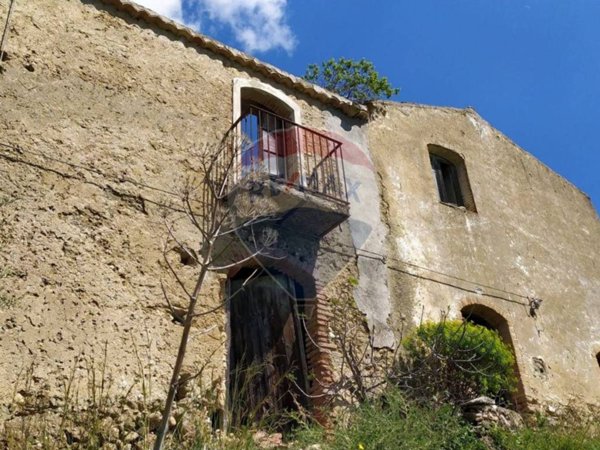 casa indipendente in vendita a Castelmola