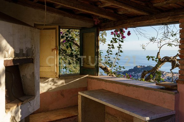 esavano in vendita a Castelmola