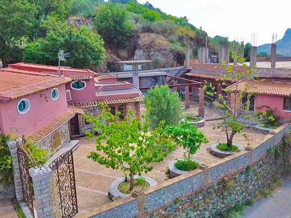 intera palazzina in vendita a Castelmola