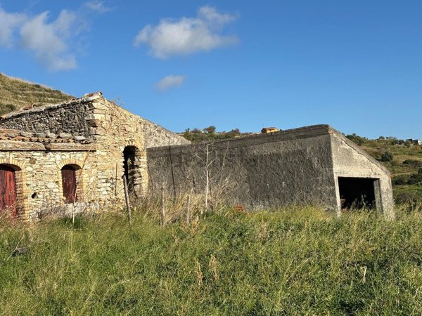 locale di sgombero in vendita a Castelmola
