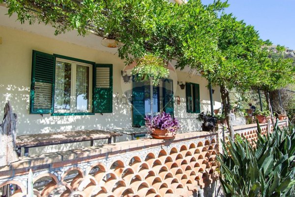 casa indipendente in vendita a Castelmola