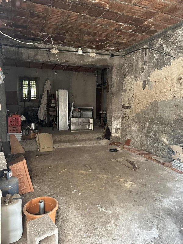 locale di sgombero in vendita a Castelmola