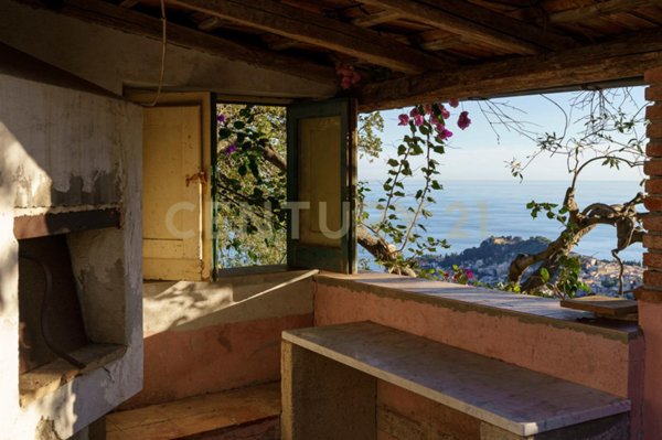 esavano in vendita a Castelmola