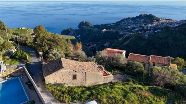casa indipendente in vendita a Castelmola