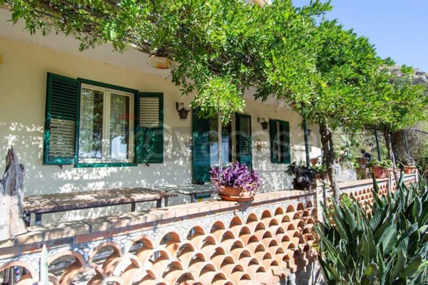 casa indipendente in vendita a Castelmola