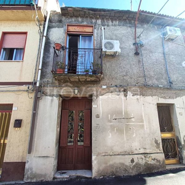 casa indipendente in vendita a Castroreale in zona Protonotaro